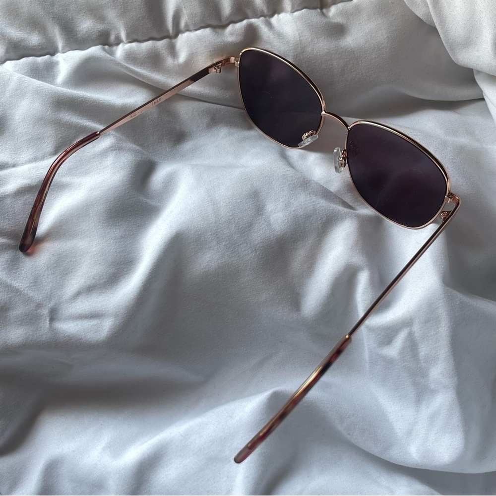 Sunglasses 🕶️ - Picture 3 of 4